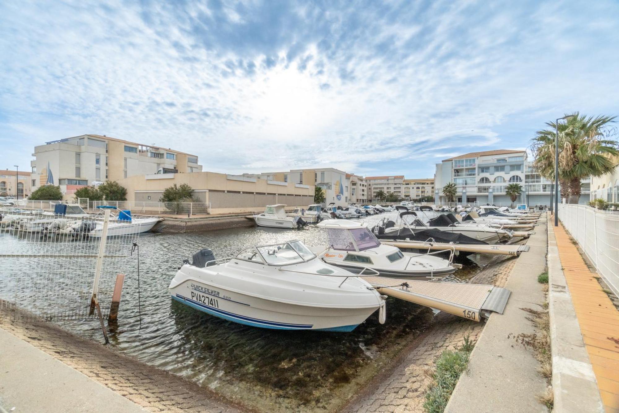 Appt T2 Cabine Clim Parking Privee Vu Mer Сет Экстерьер фото