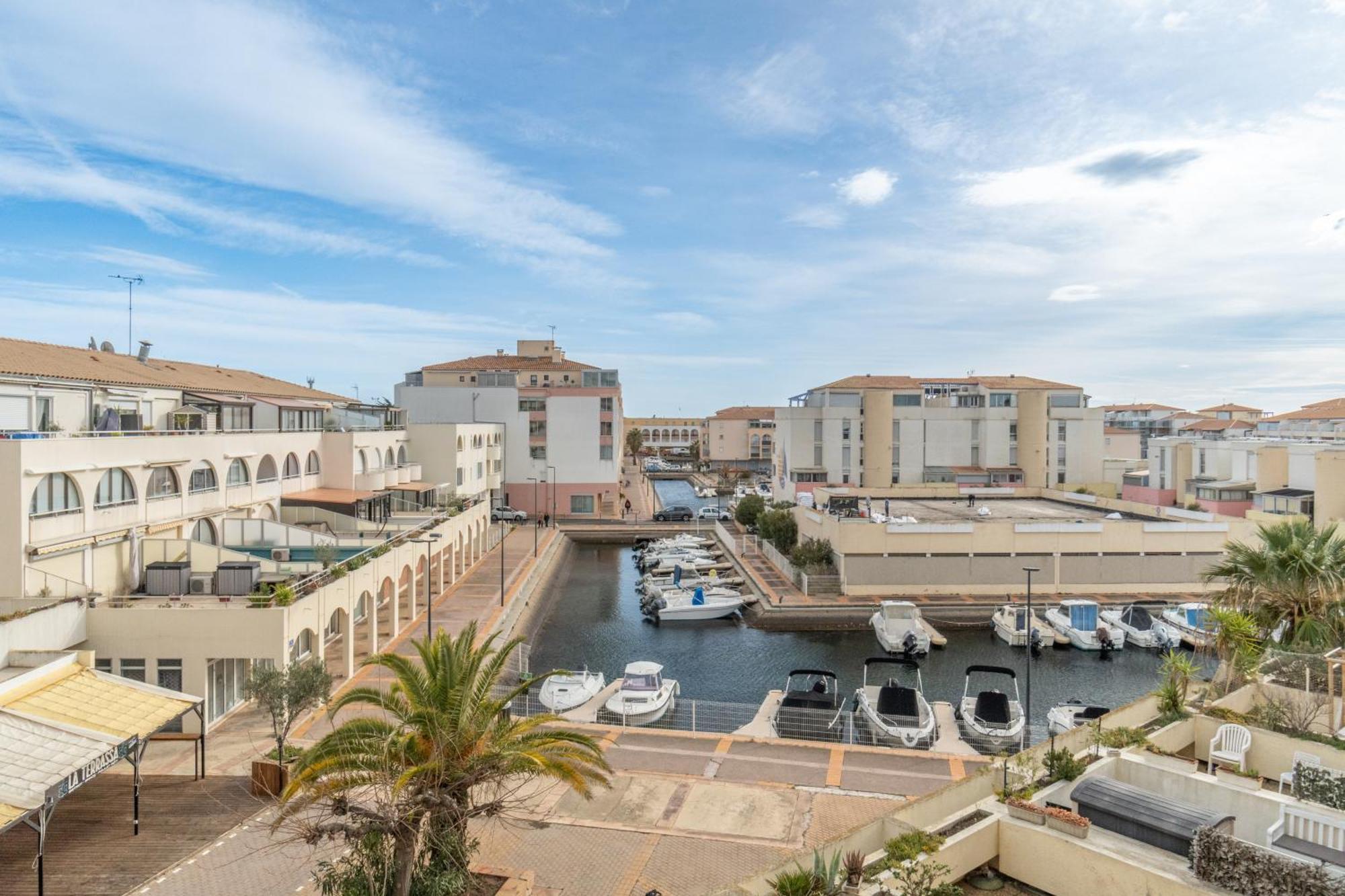 Appt T2 Cabine Clim Parking Privee Vu Mer Сет Экстерьер фото